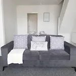 2 Bed Townhouse Close To Lfc Stadium