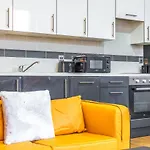 Liverpool City Centre 2 Bedroom Apartment - Ideal For All Guest Types