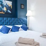 Liverpool City Grandeur By Sheryl - Close To City Center, Anfield Stadium And Airport With Free Business Super Fast Fibre Broadband