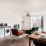 Modern 2 Bed Apartment In Waterloo Liverpool
