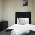 4 Bedroom, Sleeps 8, Free Parking, 5 Mins From Lfc, 15 Mins City Centre
