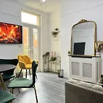 4 Bedroom Anfield House, 7 Beds, Free Parking, Garden - 5 Mins To Lfc, 15 Mins To City Centre