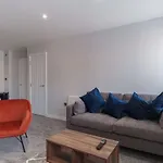 Contemporary 2 Bedroom Apartment In Liverpool