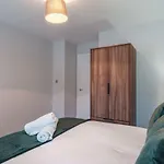 Contemporary 1 Bedroom Apartment In Liverpool