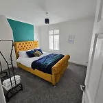 Light-Filled 3-Bedroom Apartment In Liverpool Sleep 7