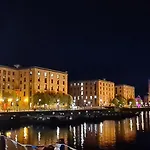 Luxury Boat Stay Liverpool Sleeping 6 Wifi