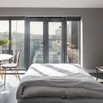 Host & Stay - Monarchs Quay