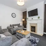Cosy 4Br House Near City Center