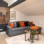 Lombana Apt 5 - City Centre - Parking - Contract Stay - Wifi