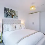 Prestige Point - Liverpool Flat With Free Parking