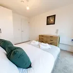 Spacious 1 Bed Apartment In Liverpool W Views