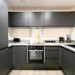 Spacious 1 Bed Apartment In Liverpool W Views