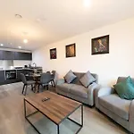 Spacious 1 Bed Apartment In Liverpool W Views