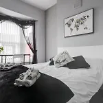 City Links-4Bdrm Terraced House-Parking-Antonio St