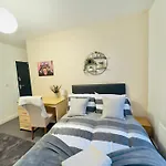 Quarto 3 Casa Compartilhada No L7