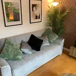 Central Liverpool Apartment-Sleeps 6-Free Parking