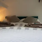 Spacious 5 Bed En-Suite Flat