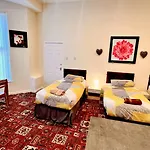 Castle Lodge Guest House 86-88 Sheil Rd L6 3Af