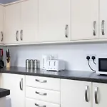 Stylish 1-Bed Flat In Liverpool