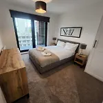 Modern & Bright 2 Bedroom Apartment In Liverpool