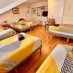 Castle Lodge Guest House 86-88 Sheil Rd L6 3Af