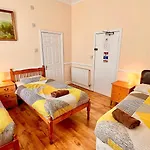 Castle Lodge Guest House 86-88 Sheil Rd L6 3Af