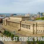 City Centre Apt - Up To 6 Stays-Near Bars & Train!