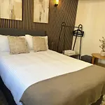 Stylish City Centre Penthouse