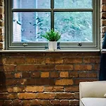 Stylish Apartment For 8 Guests
