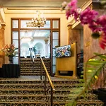 Adelphi Hotel