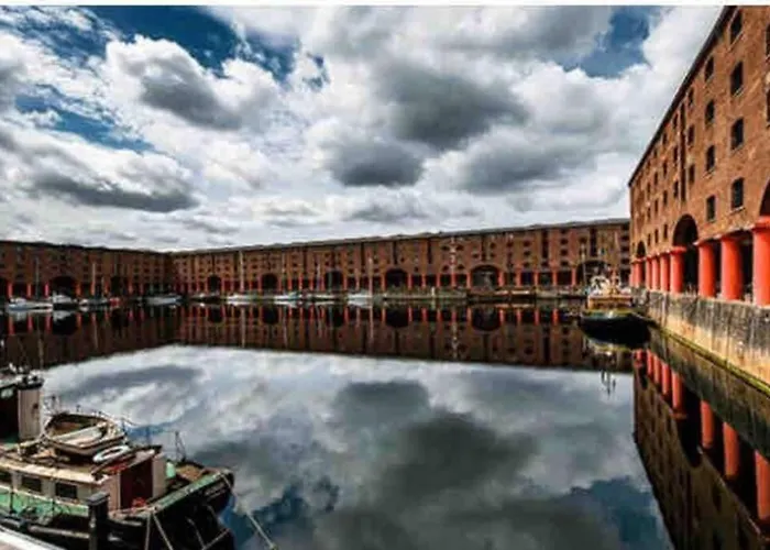 Liverpool, Superb City Centre Apartment With Parking