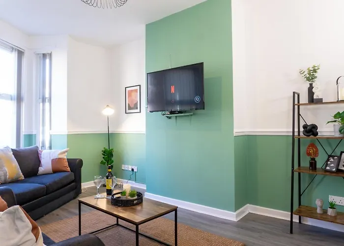 Air Host And Stay - Walton Breck House 3 Bedroom 2 Bathroom Sleeps 6