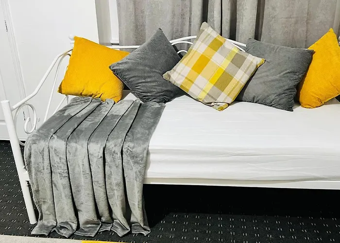 Modern Home With Free Parking,Near To City Center