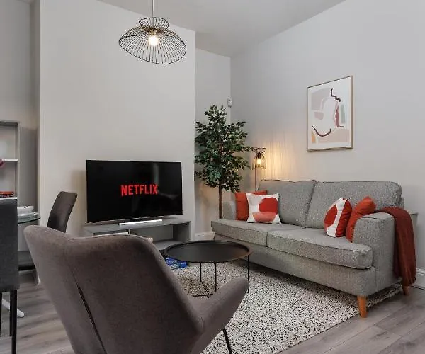 Host Liverpool - Anfield Stadium Home, Cozy House For Family