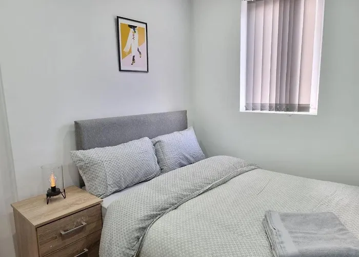Charming Accommodation Steps From Downtown