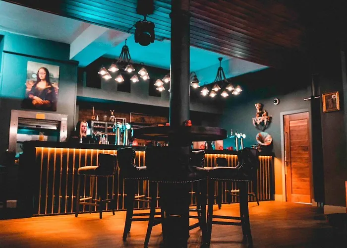 The Club House, Liverpool\'S Party Pad Sleeps 10!