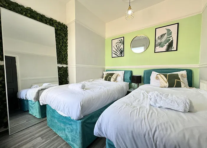 4 Bedroom Anfield House, 7 Beds, Free Parking, Garden - 5 Mins To Lfc, 15 Mins To City Centre