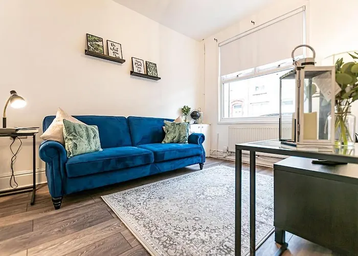 Liverpool City Centre House, Free Parking
