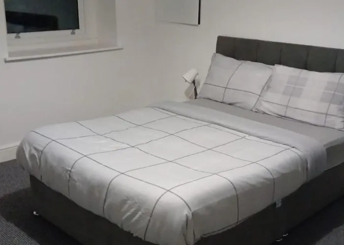 Green Lodge-Room-01