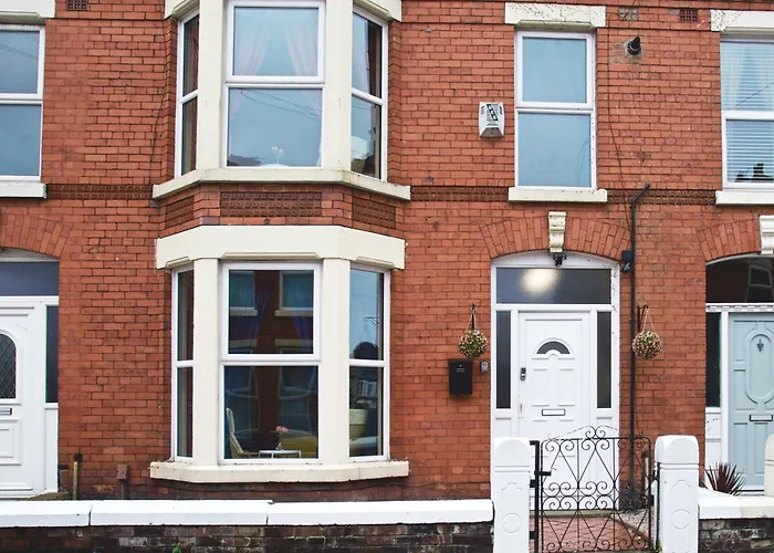Beatles Themed Spacious 5 Bedrooms Terraced House