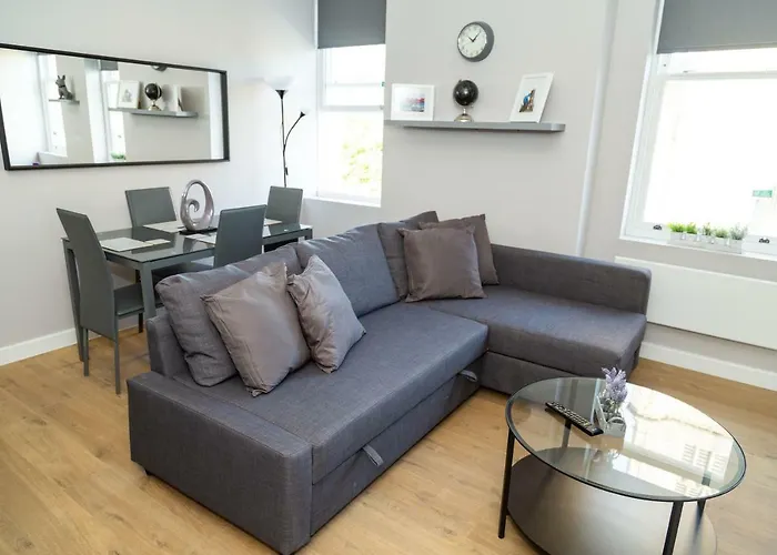 Serviced Apartment In Liverpool City Centre - St Luke\'S Building By Happy Days - Apt 1