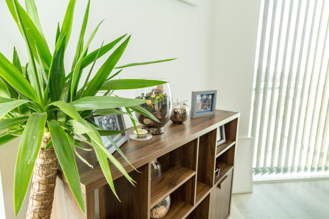 Serviced In Centre - Free Parking - Balcony - By Happy Days Apartment Liverpool