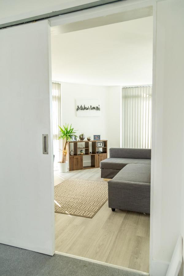 Apartment Serviced In Centre - Free Parking - Balcony - By Happy Days Liverpool