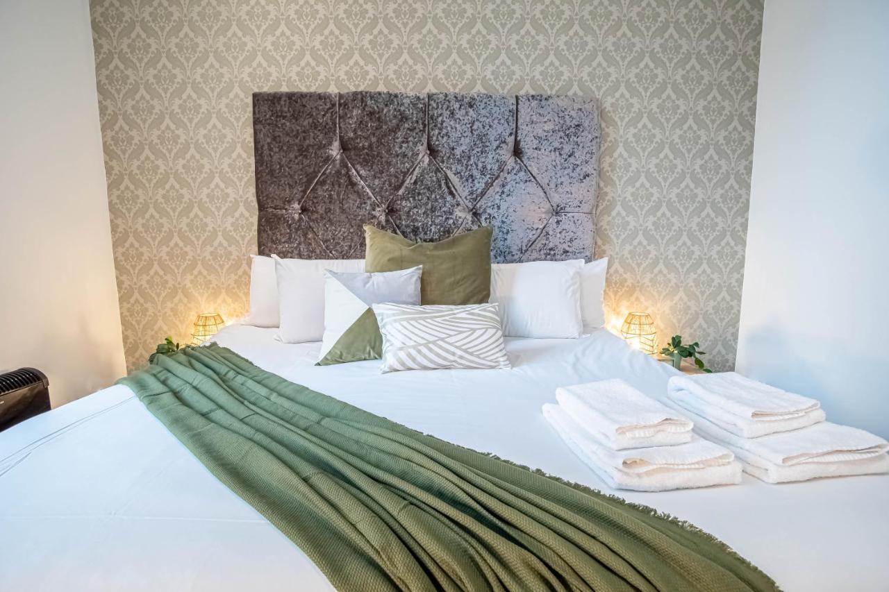 Luxe Near Albert Docks - 3 Graces - One - Business, Contract & Corporate Ready Apartment *