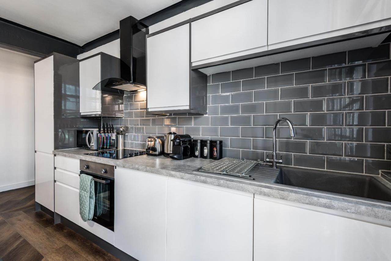 Host & - Manhattan House 14 *