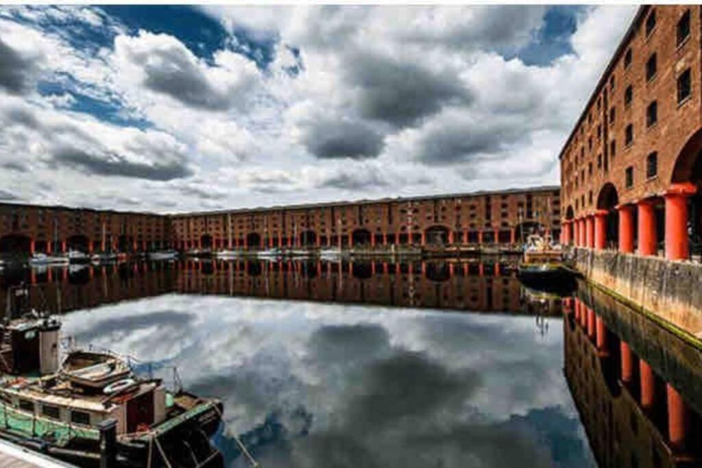Liverpool, Superb Centre With Parking Apartment