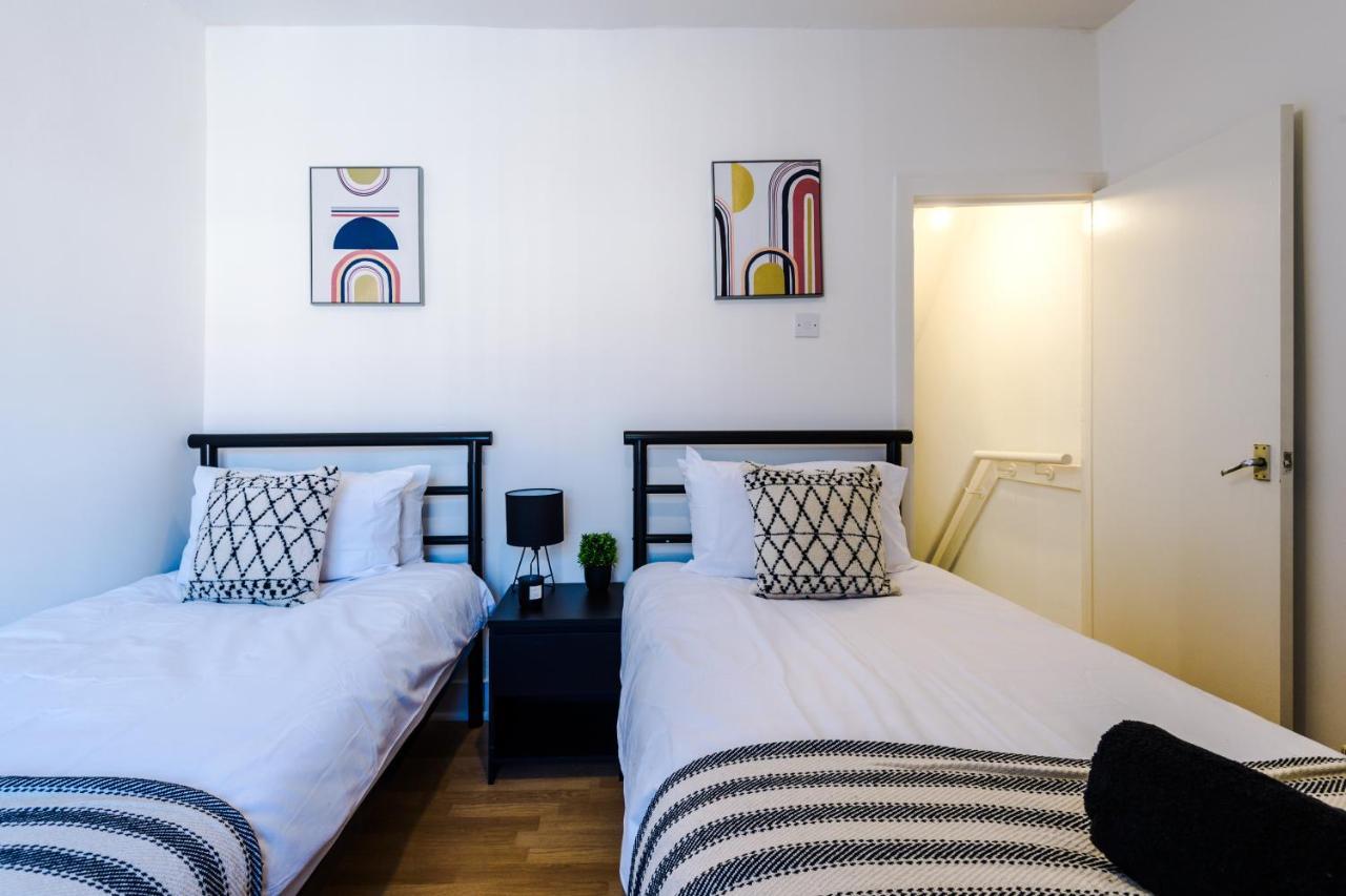 Holiday home Cozy Anfield House, Entire With Free Wifi & Netflix *