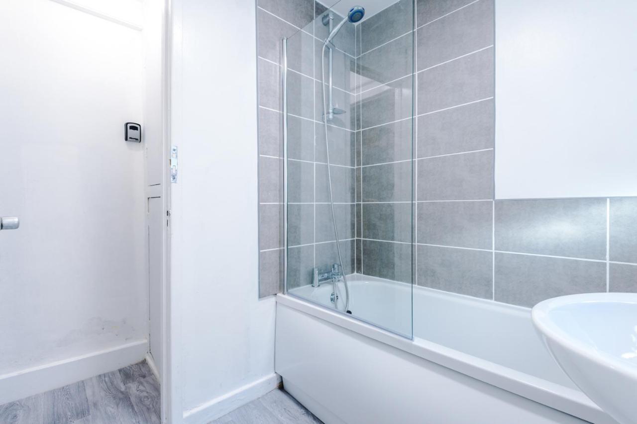 Holiday home Cozy Anfield House, Entire With Free Wifi & Netflix