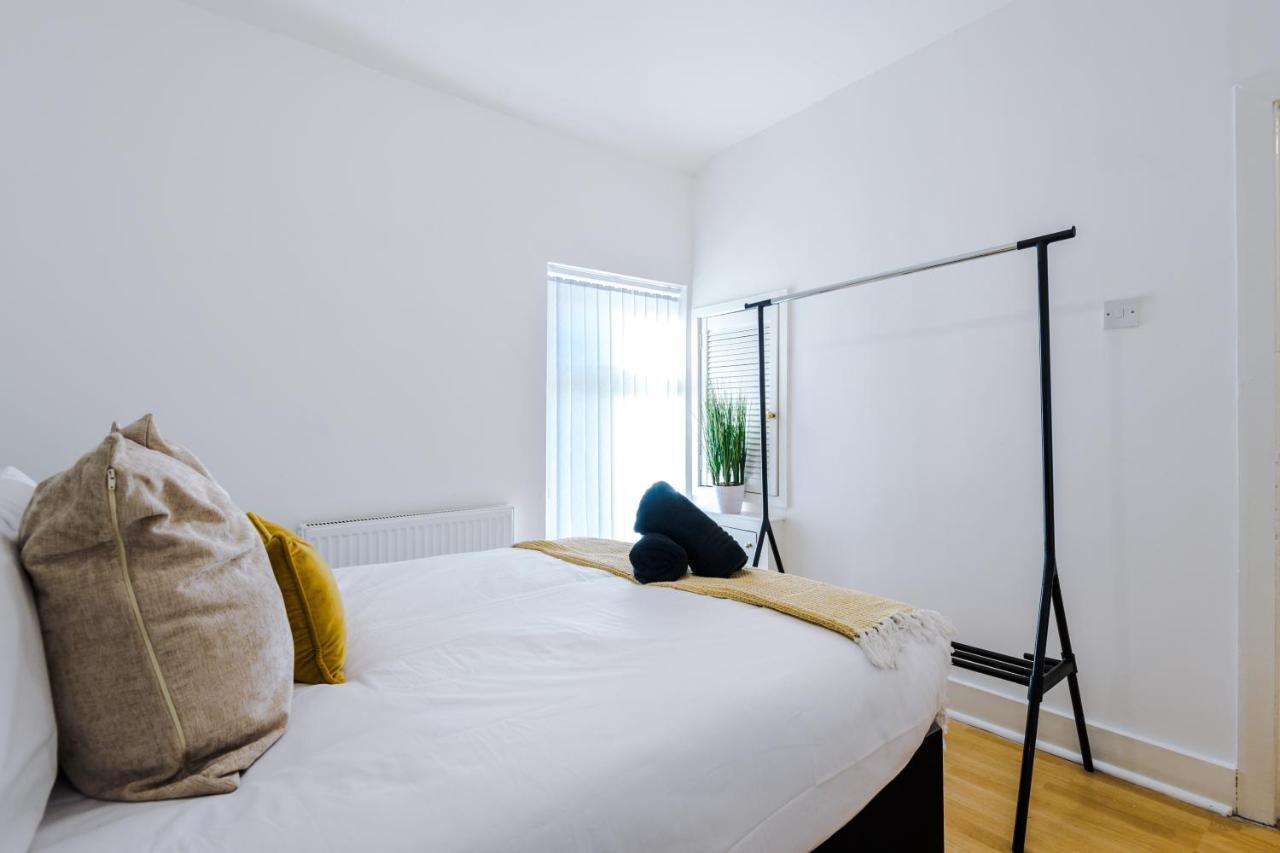 Holiday home Cozy Anfield House, Entire With Free Wifi & Netflix *