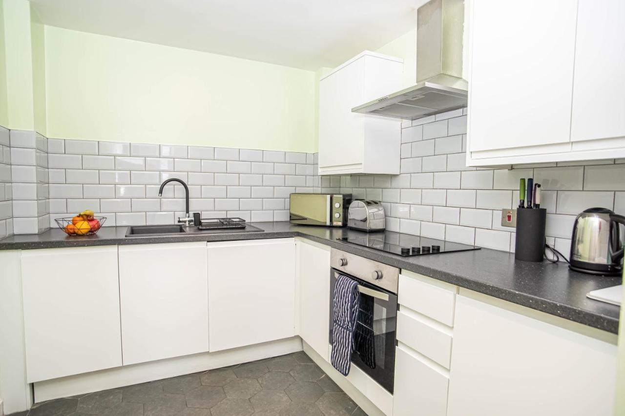 Apartment Luxe Near Albert Docks - 3 Graces - One - Business, Contract & Corporate Ready Liverpool
